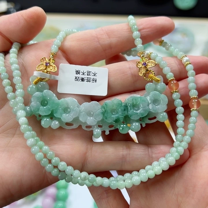 颈饰未镶嵌翡翠吊坠