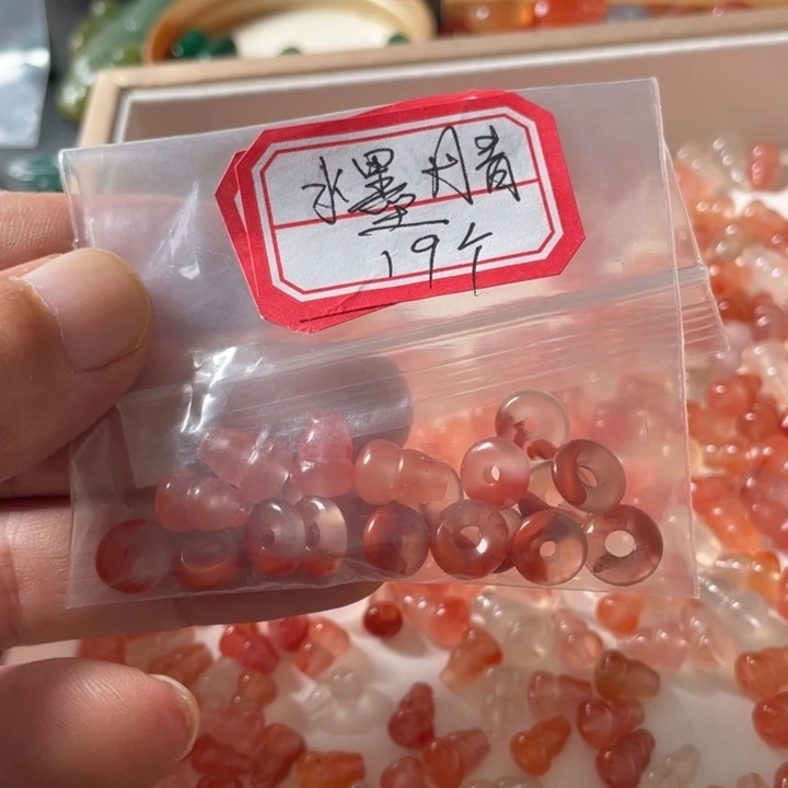 颈饰未镶嵌南红玛瑙水****）