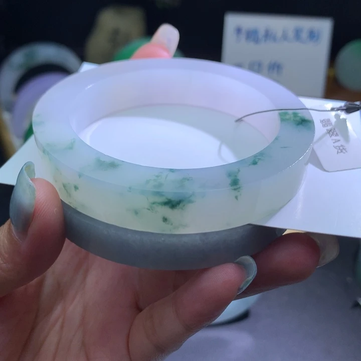 定制翡翠未镶嵌翡翠手镯
