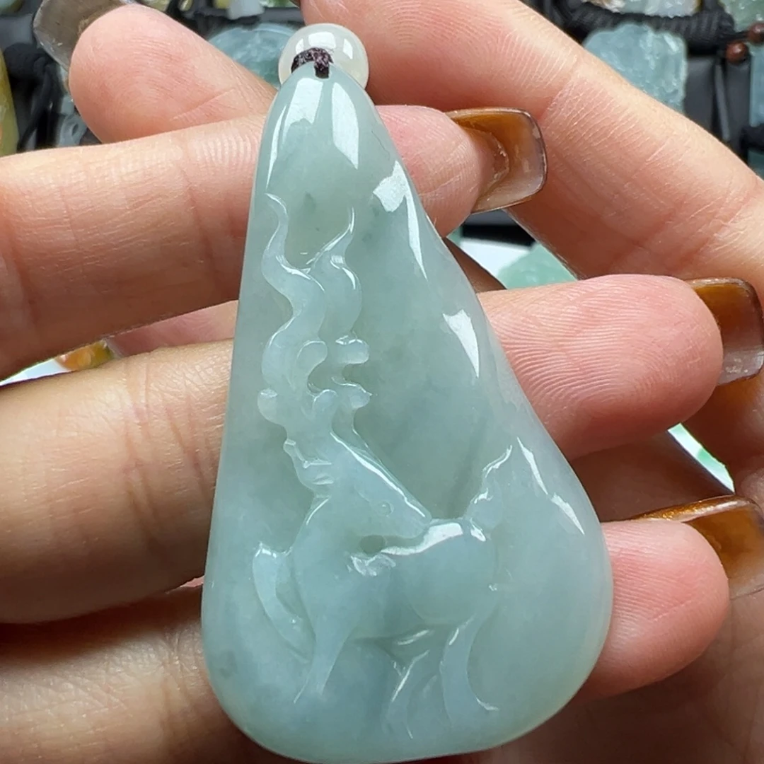 翡翠未镶嵌颈饰小鹿