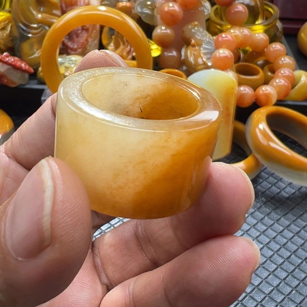 石英质玉未镶嵌颈饰