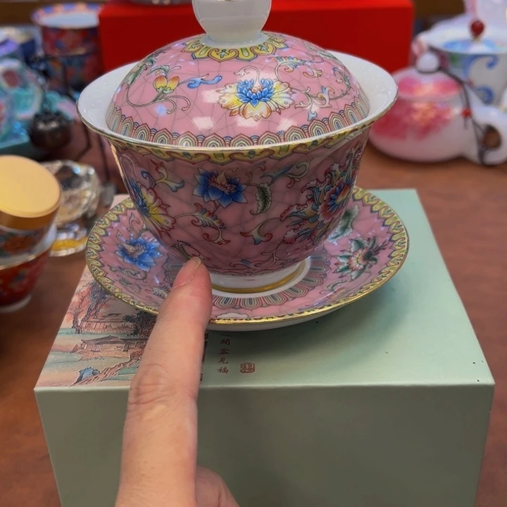 花花绿绿的小鸟在