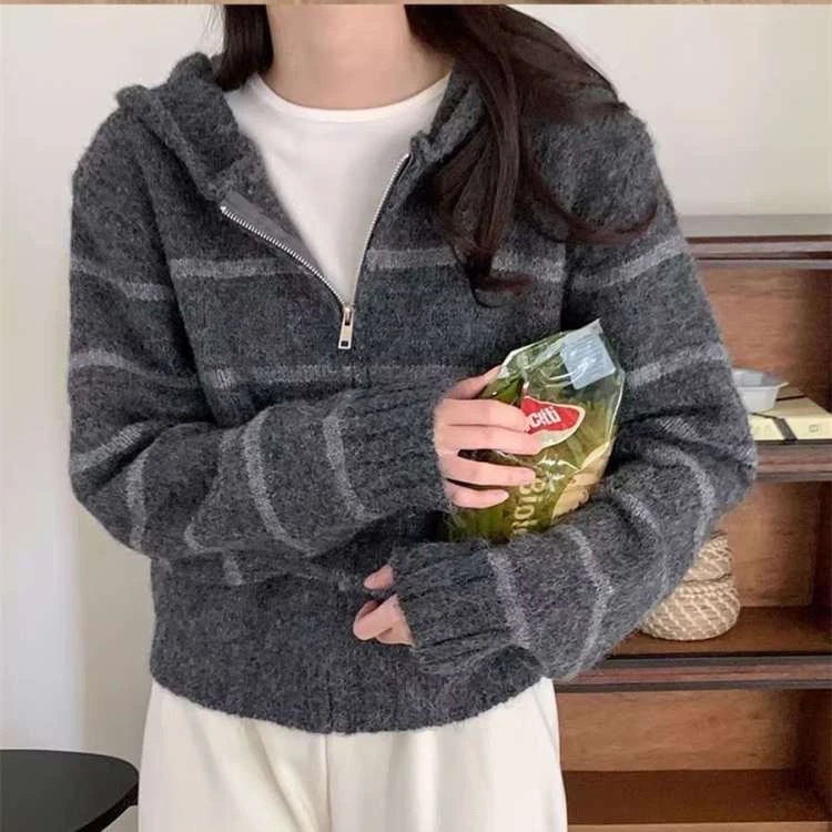 711连帽毛衣外套