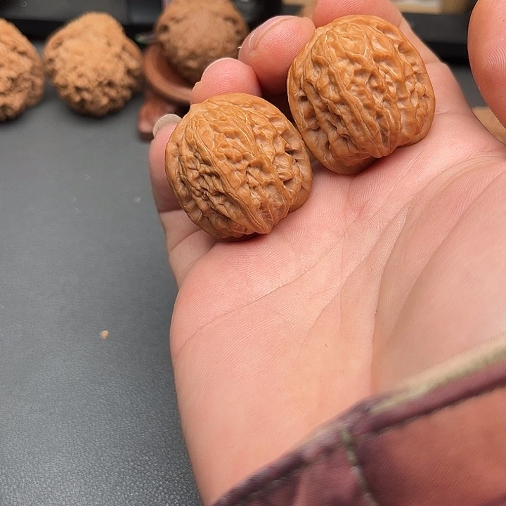 萬***里文玩核桃吊坠猕猴桃