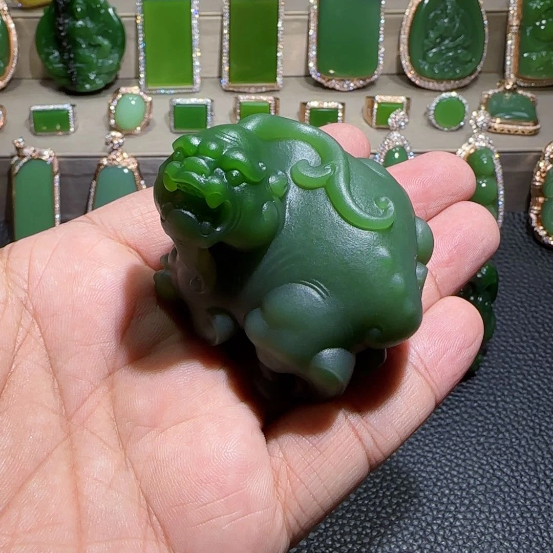 未镶嵌和田玉（碧玉）把件金**狮