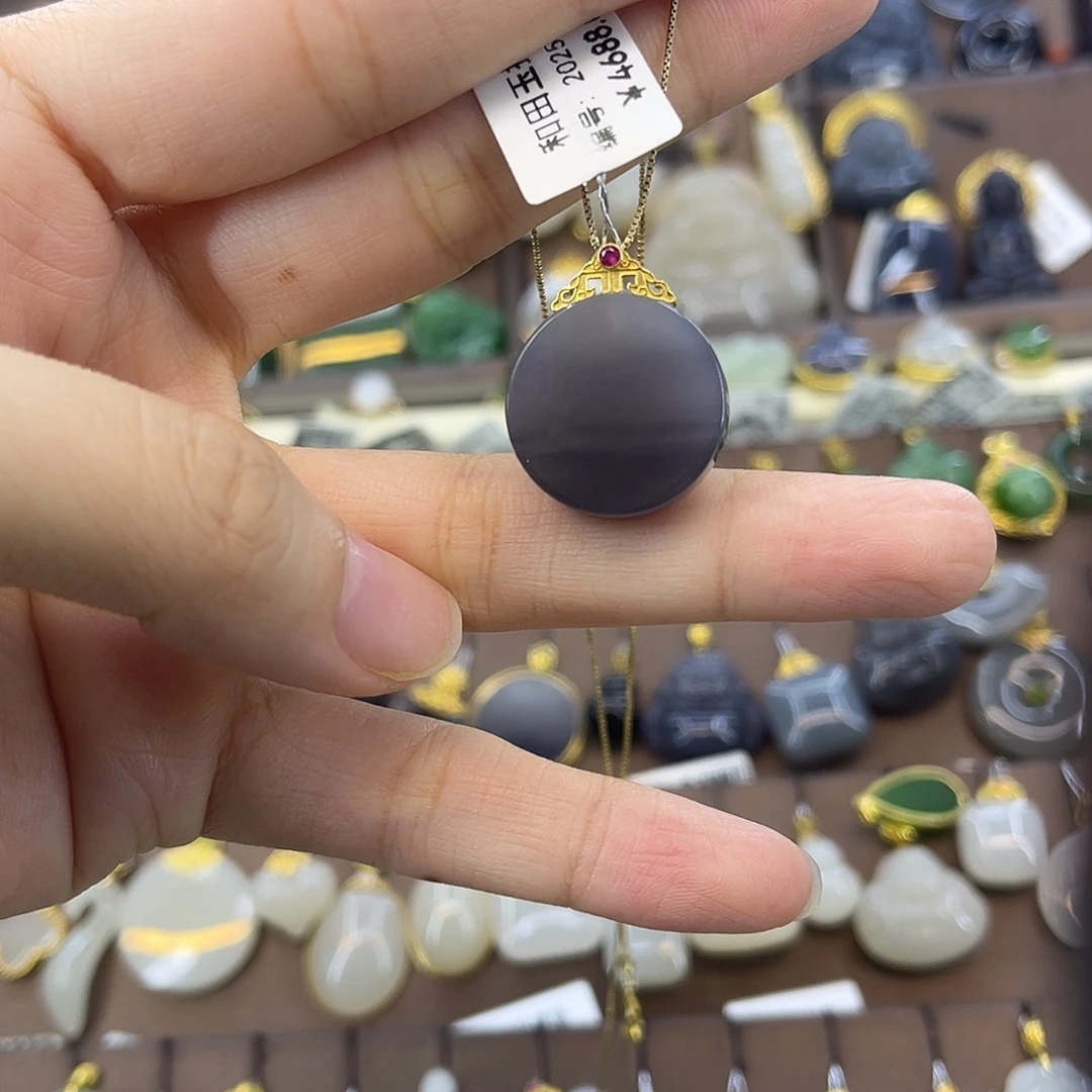 和田玉18K金镶嵌吊坠(赠链)