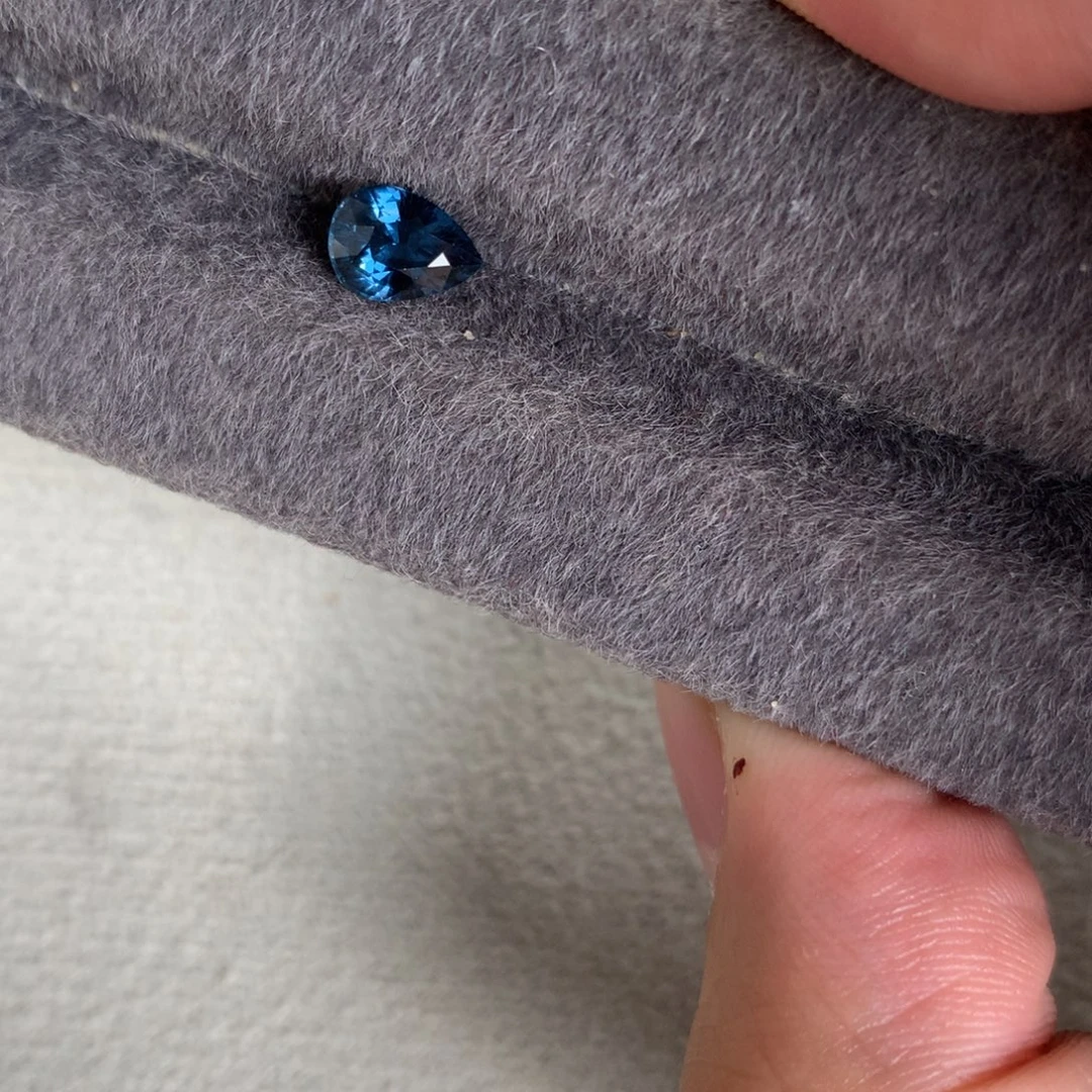 尖晶石裸石1.06 蓝色尖晶