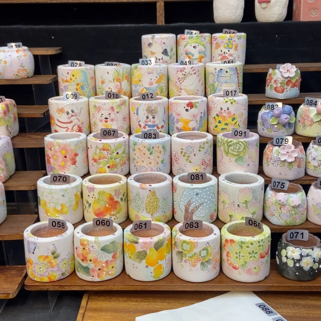 小美手绘小笔筒现货