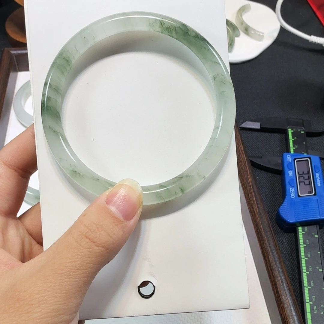 石英质玉（天山翠）未镶嵌手镯