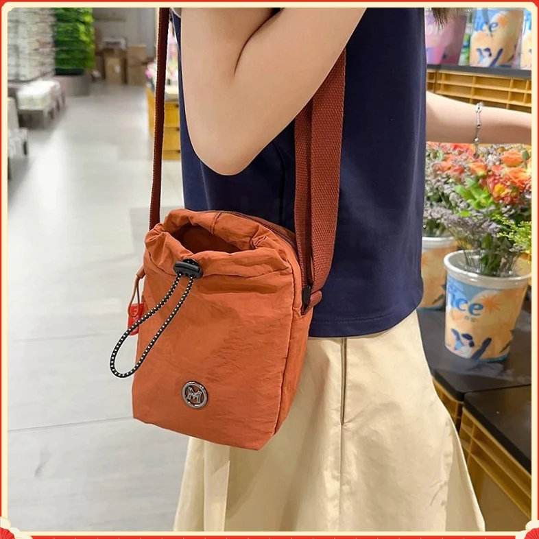 新款时尚抽绳手机包百搭便携斜挎单肩包通勤轻便钥匙包G