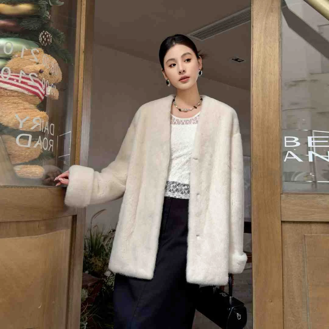 【东方雪宝】2025秋冬新款进口短二挽袖貂皮大衣女整貂水貂皮草外套