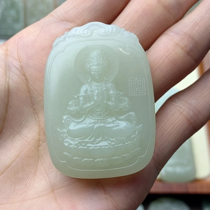 和田玉未镶嵌颈饰局*