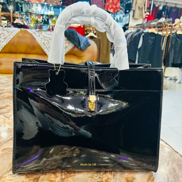 Patinna轻奢女士漆皮黑色