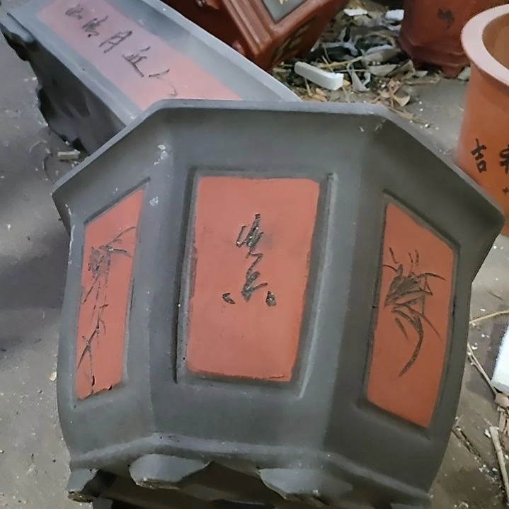 一个八角形花盆对角外口径53厘米左右