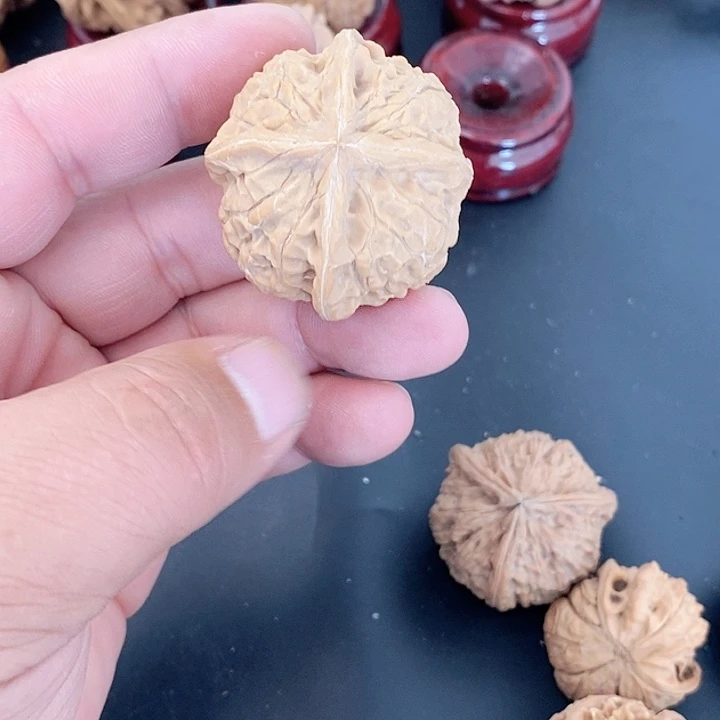 大***饼文玩核桃吊坠123469
