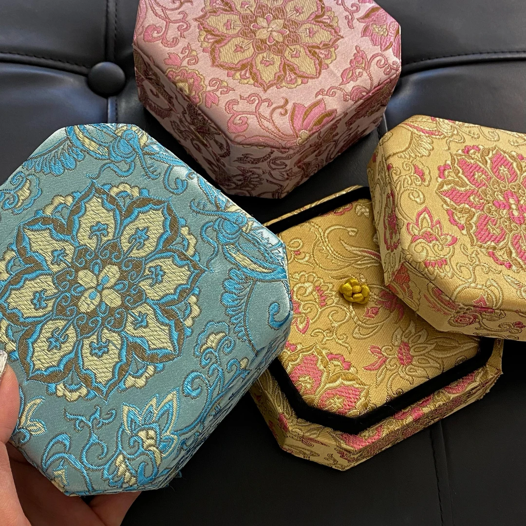 随机颜色饰品收纳盒