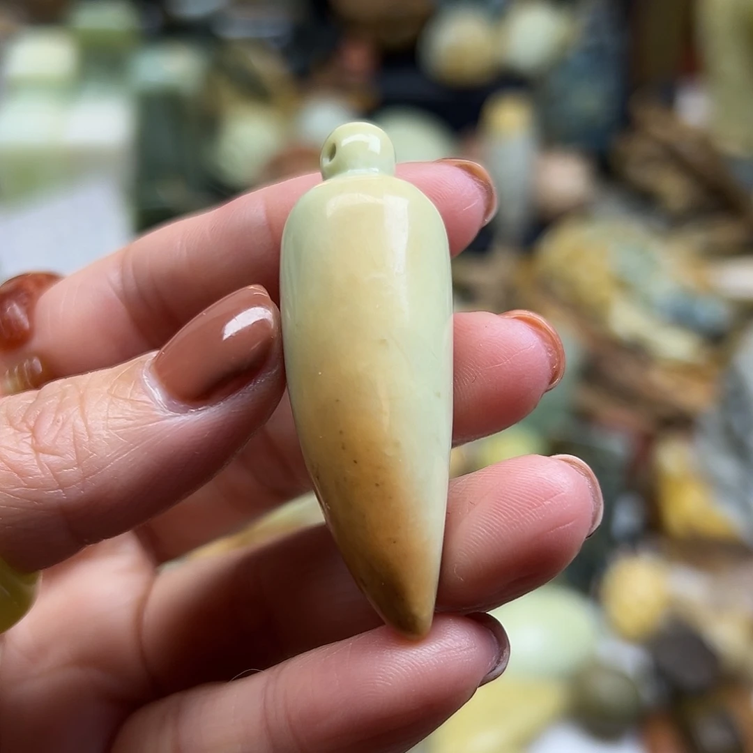 岫玉未镶嵌颈饰辽阳料辣椒