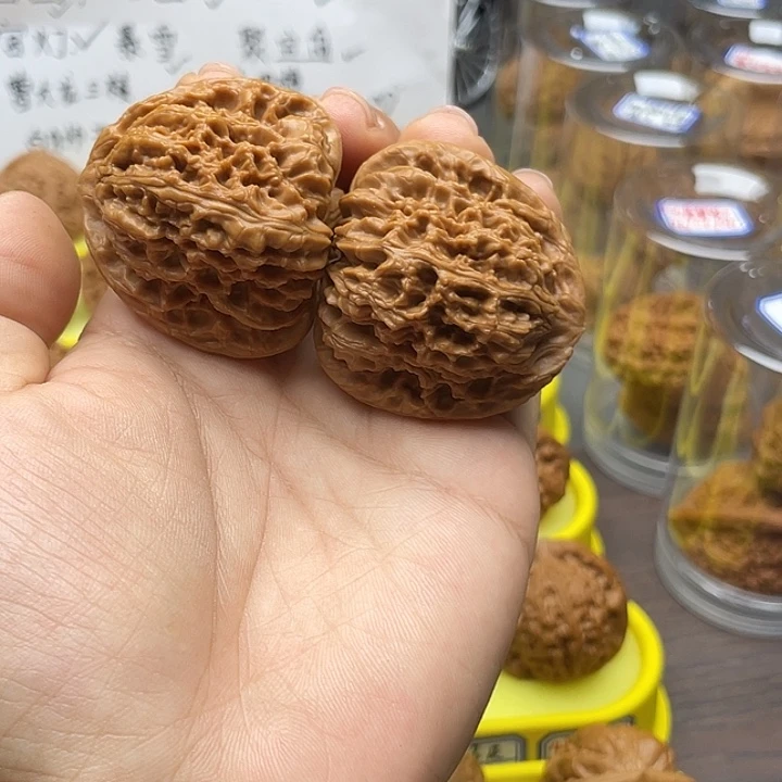 文玩核桃把件5号，43尺全品三角球疆