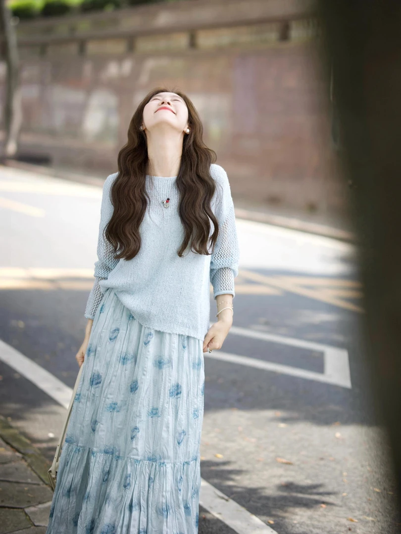 2025早春新款休闲简约气质针织上衣显瘦百搭碎花半身裙气质两件套