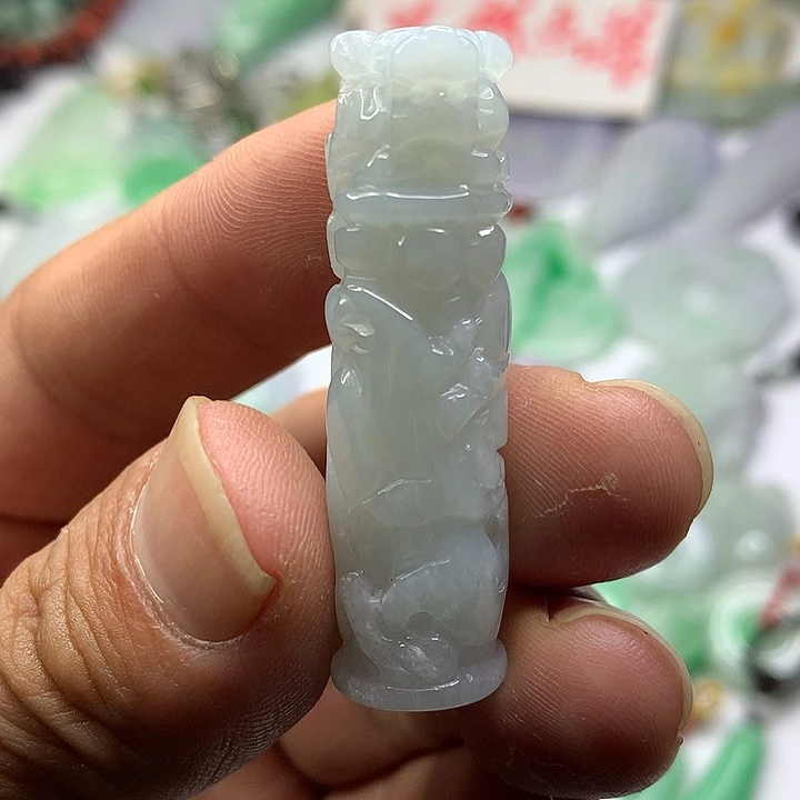 翡翠未镶嵌吊坠(赠链)