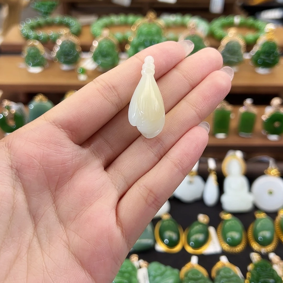 吊坠(不含链)未镶嵌和田玉白玉带糖玉兰花33.5mm