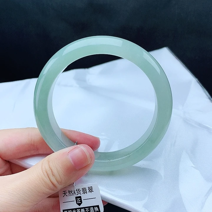 翡翠手镯未镶嵌54圈