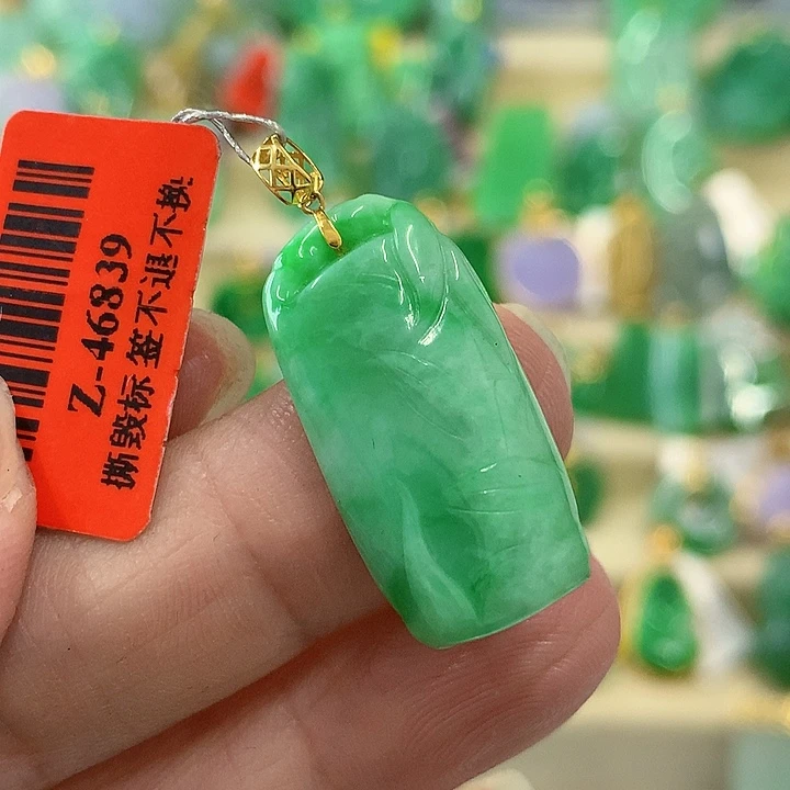 翡翠颈饰18K金镶嵌挂件