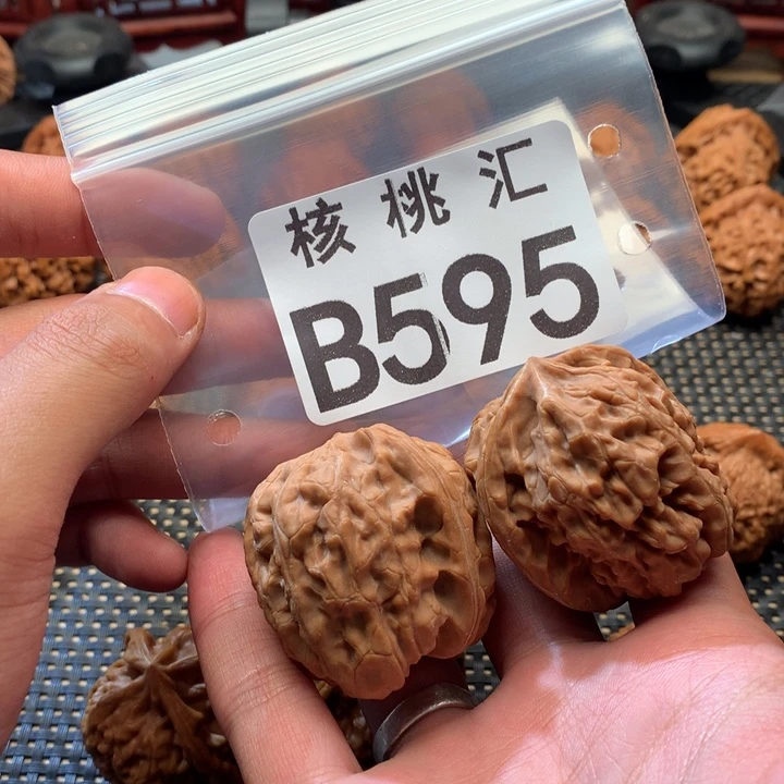一***翀文玩核桃吊坠核欢