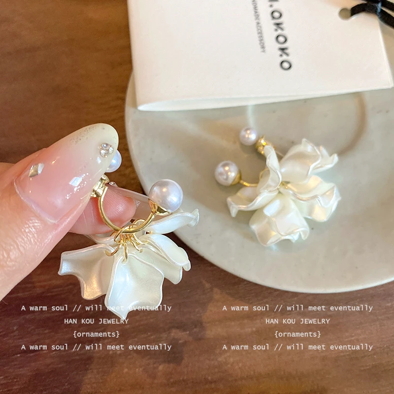 合金耳饰 仙仙花落 法式优雅珍珠花朵耳钉两戴式森系仙气耳饰
