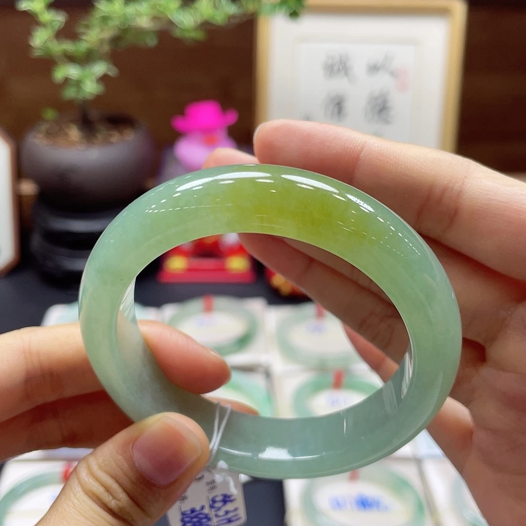 翡翠未镶嵌手镯37号