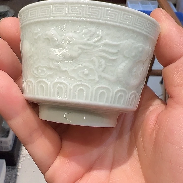 瑕疵不圆柴窑雕刻龙杯