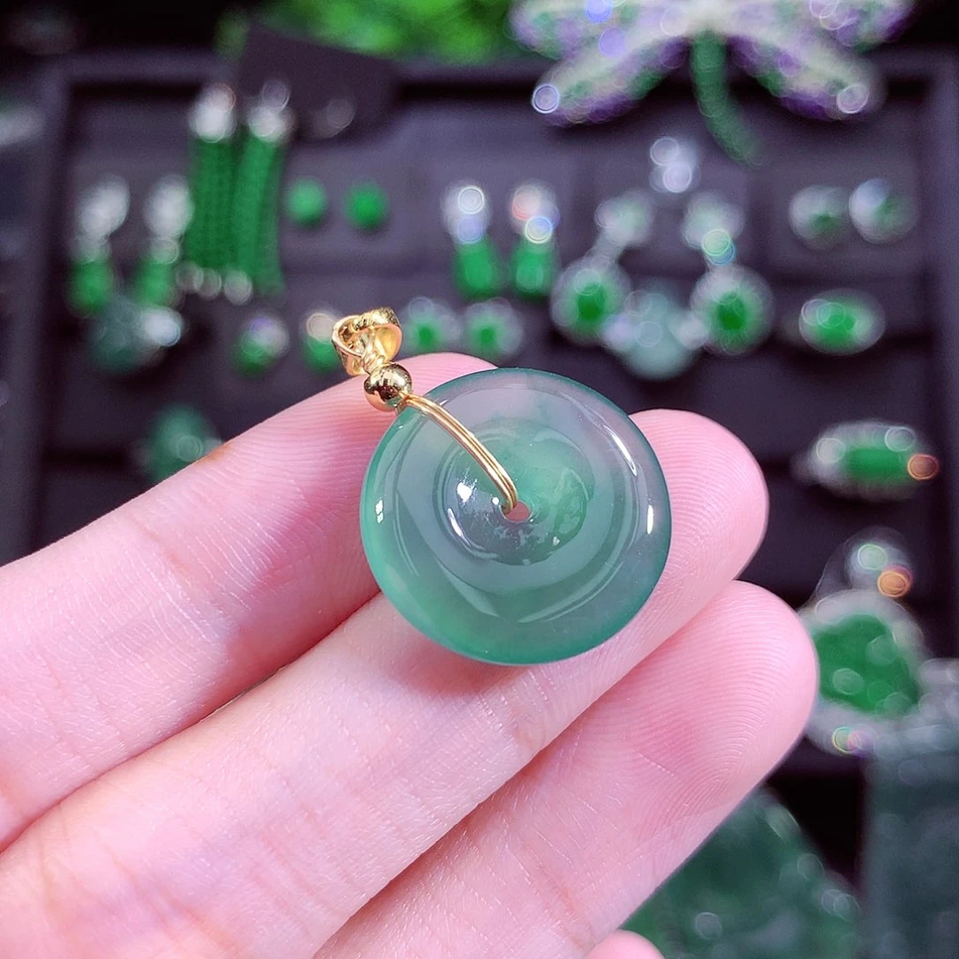 颈饰未镶嵌翡翠天然