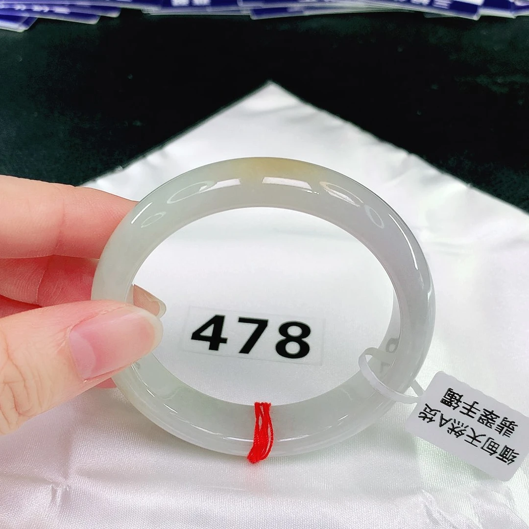 翡翠手镯未镶嵌翡翠手镯未镶嵌