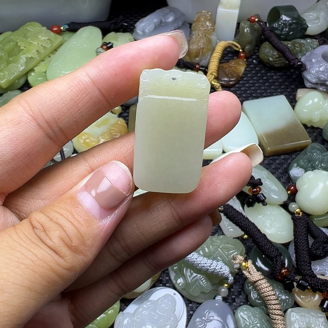 和田玉未镶嵌颈饰漏.卡31.7