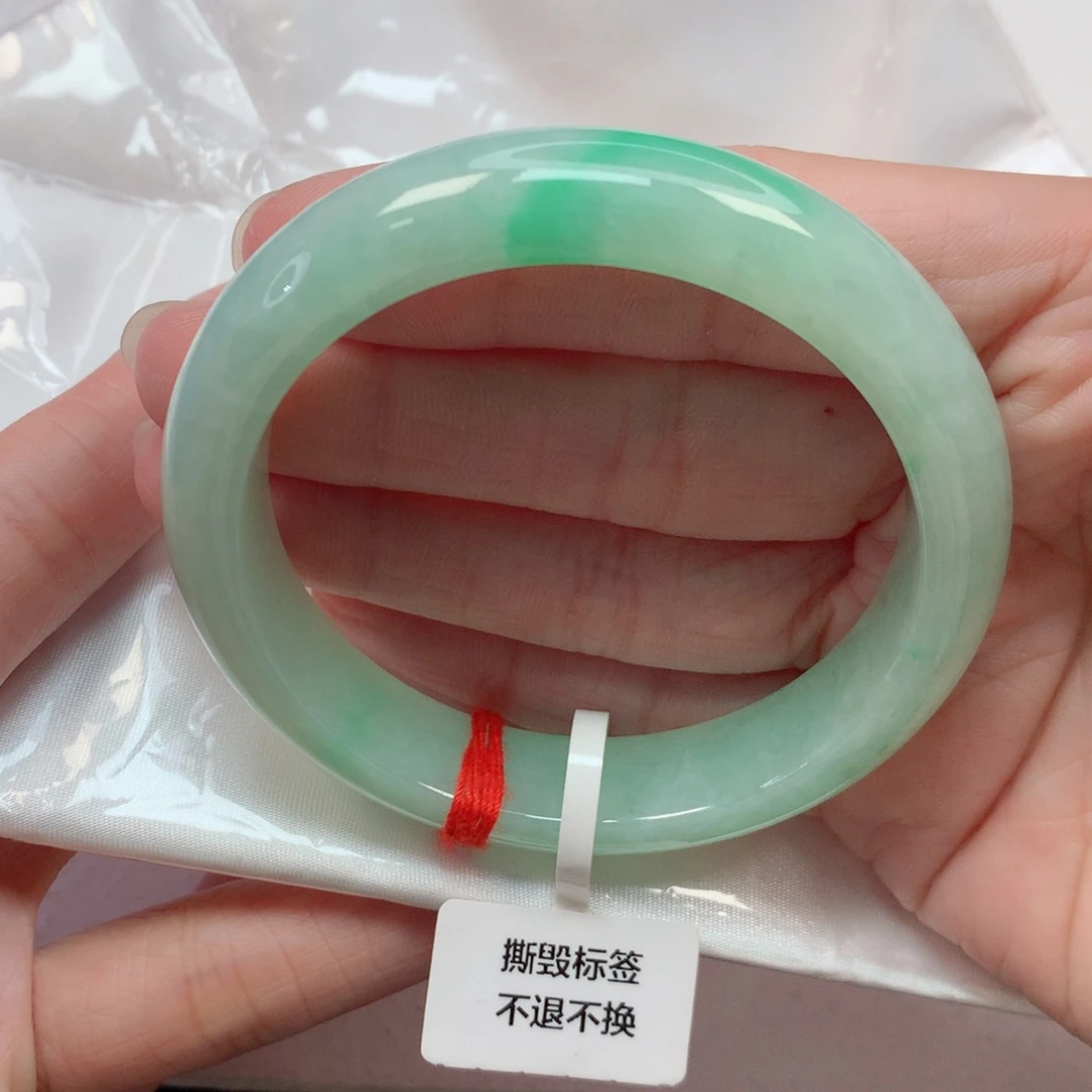 翡翠手镯未镶嵌54.8圈 晴底飘果绿