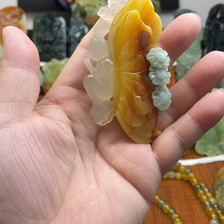 心***红蛇纹石玉未镶嵌挂件