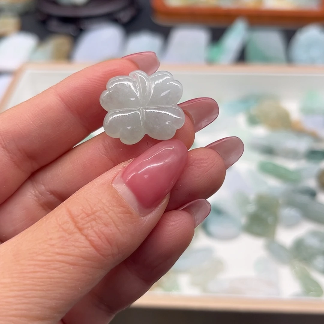 【闪购商品】翡翠颈饰未镶嵌四叶草