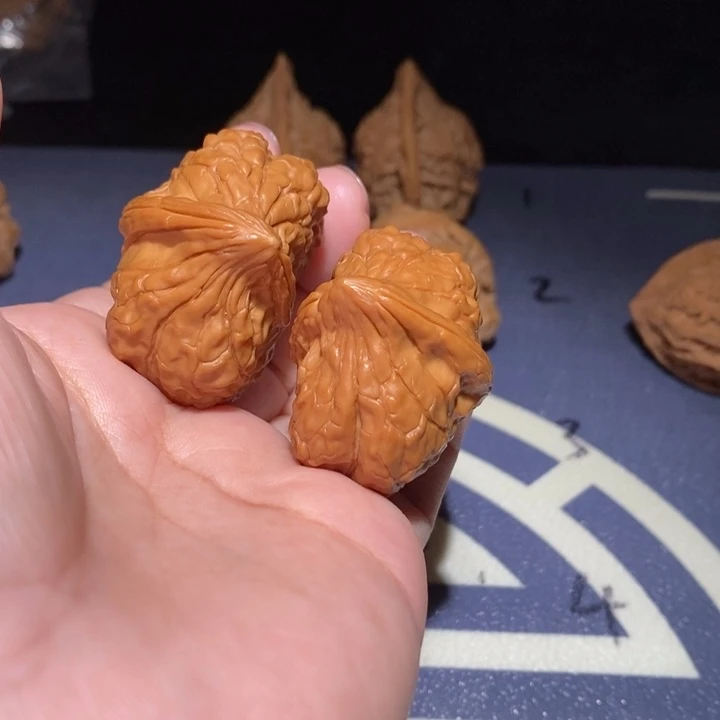 文玩核桃吊坠龟甲纹半壁