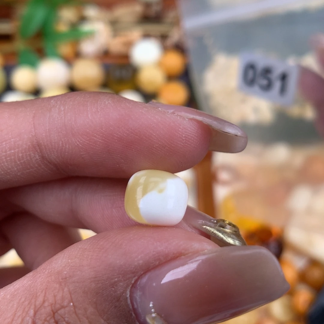 琥珀珠宝奇石未镶嵌9.3