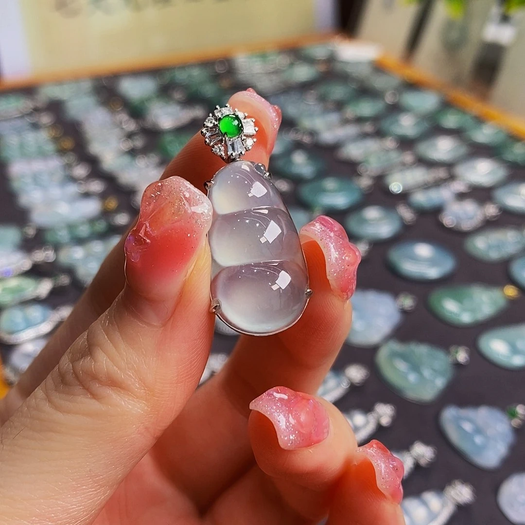翡翠18K金镶嵌吊坠(赠链)天然缅甸翡翠吊坠福豆