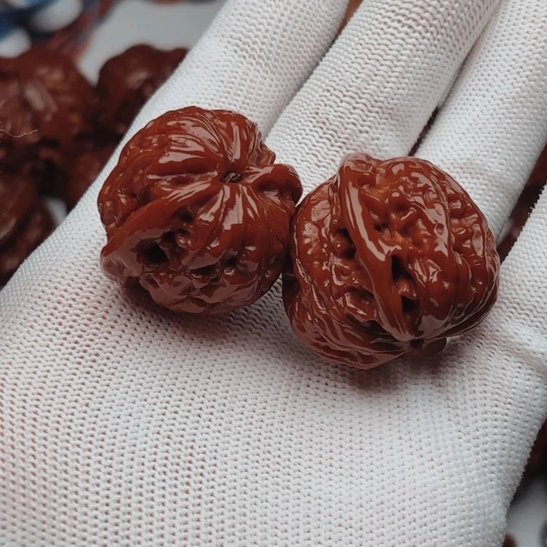 蔚***空桃核吊坠野生核桃