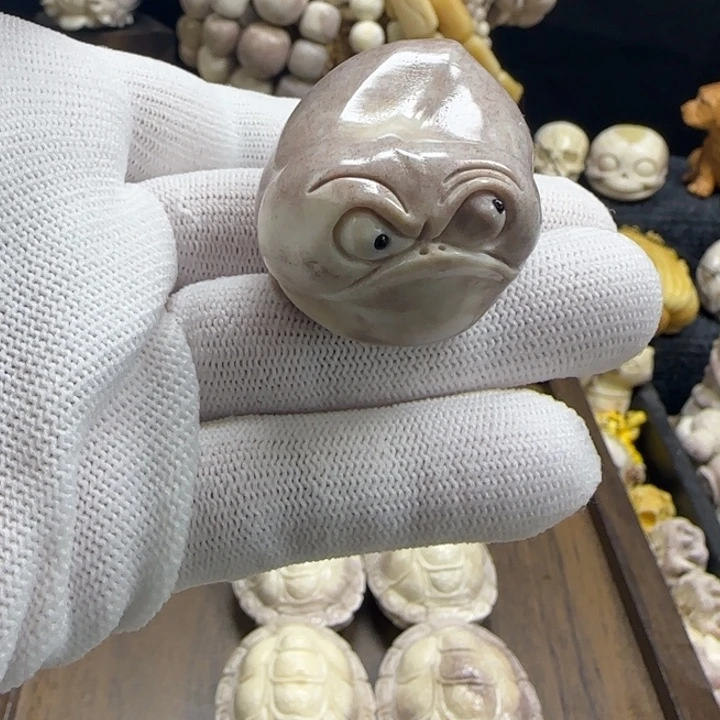 非金属配饰鹿角雕刻金蟾