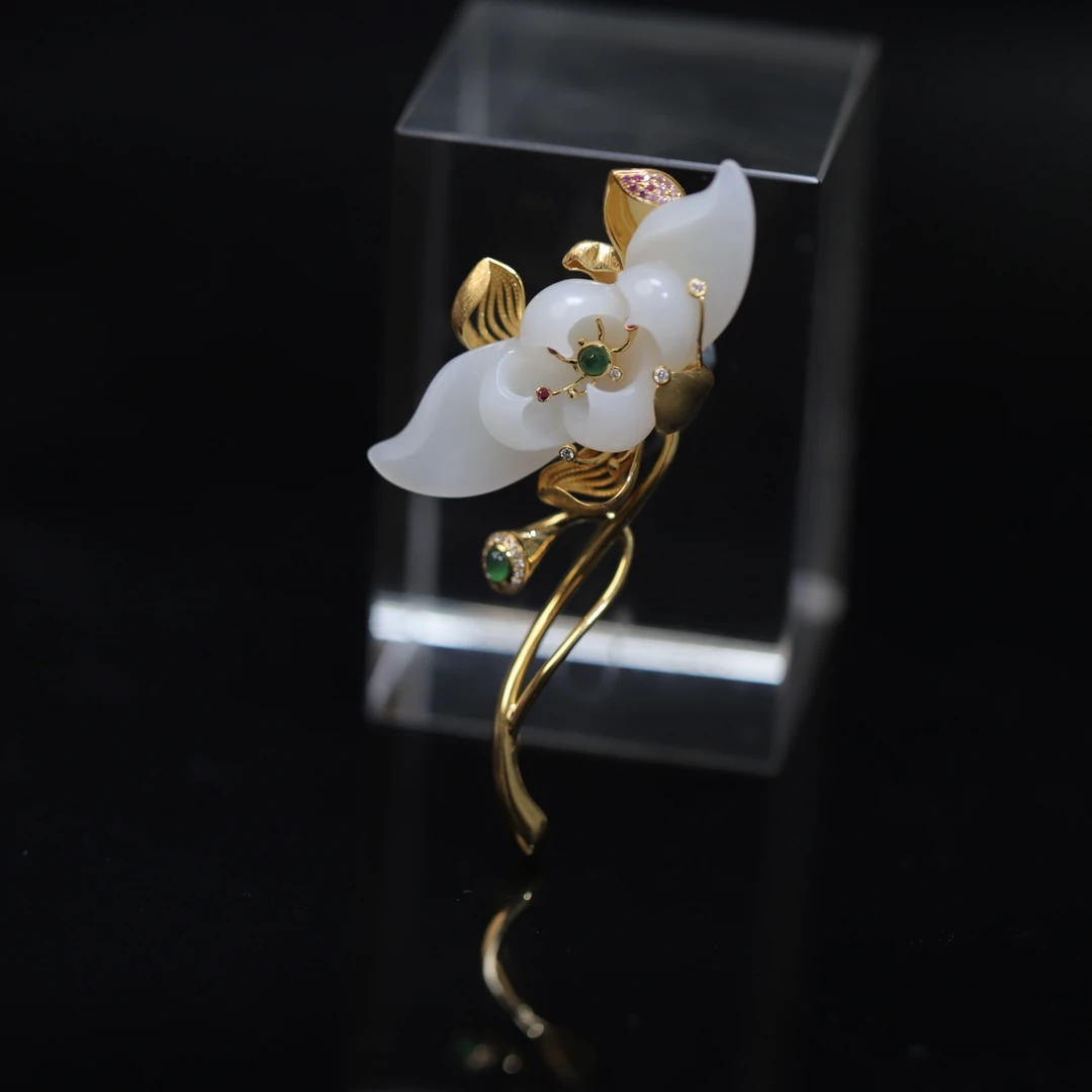 新疆和田玉荷花胸针吊坠两用18K金立体莲花胸针