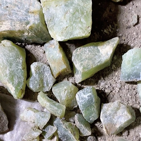 蛇纹石玉未镶嵌珠宝奇石