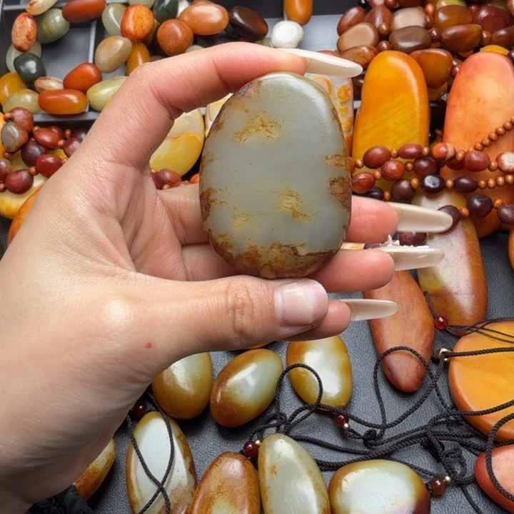 *****和田玉未镶嵌颈饰