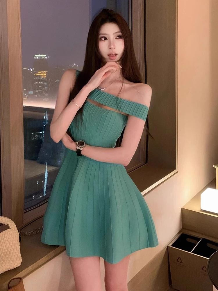 连衣裙斜领小众修身显瘦短裙露肩吊带时尚套头法式裙子设计感后妈