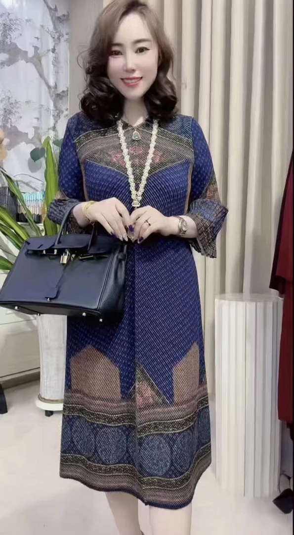 南希妈妈V领喇叭袖褶皱复古风时尚定位印花连衣裙1788