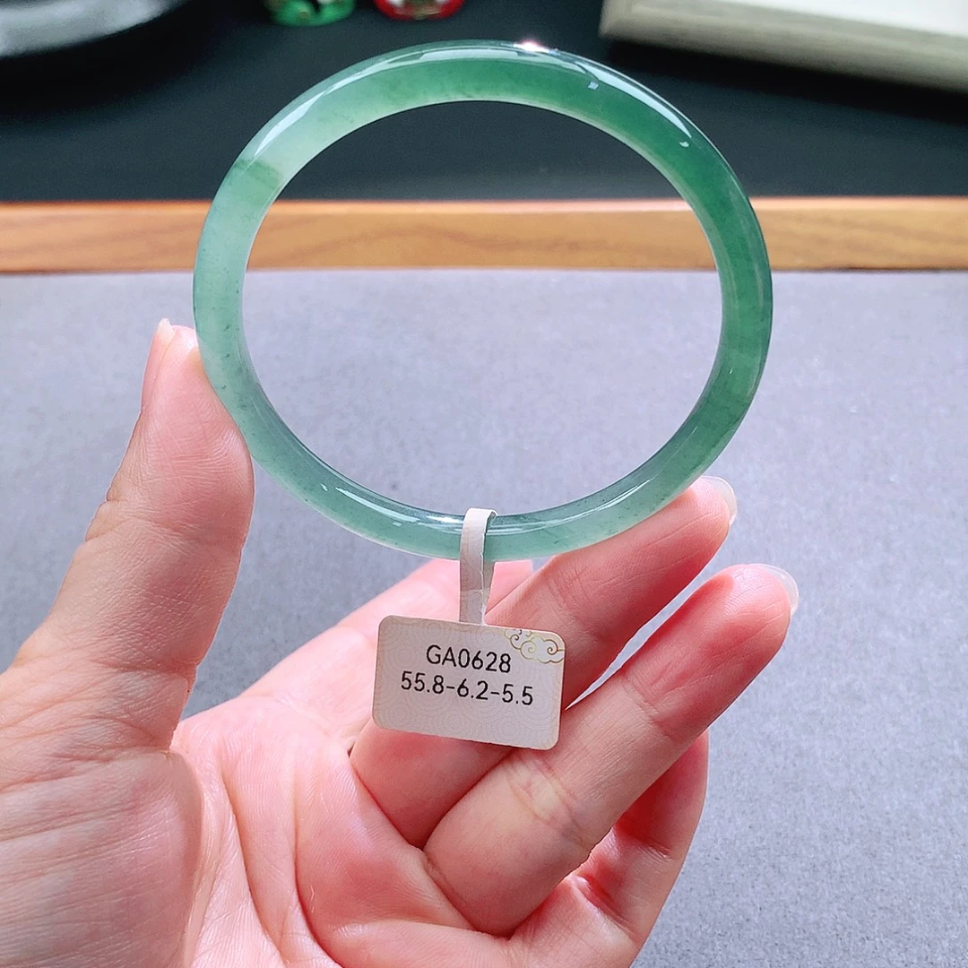 翡翠手镯未镶嵌天然翡翠手镯