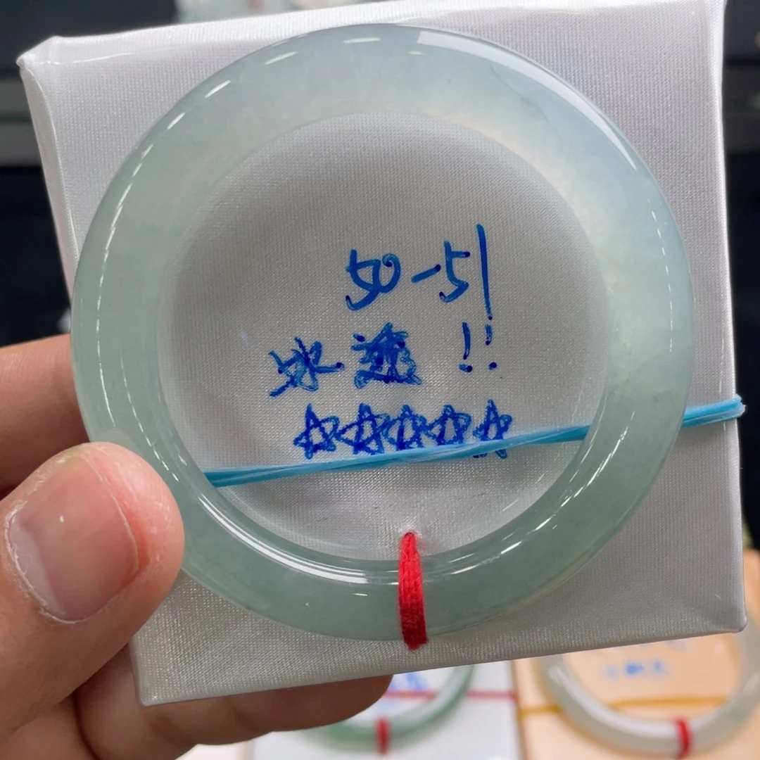 翡翠手镯未镶嵌翡翠手镯