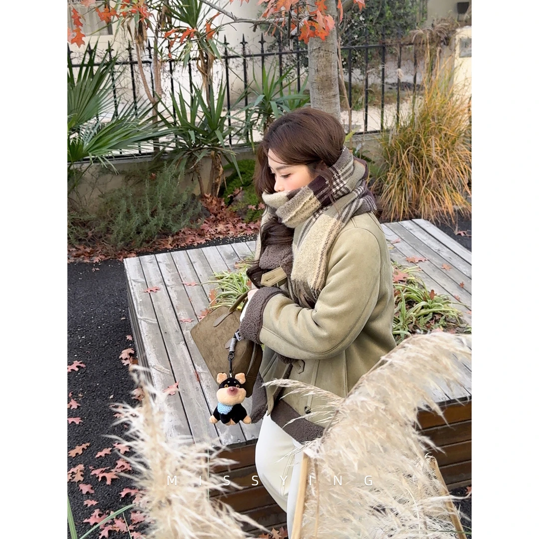 应小姐【穿搭范本】微胖大码显瘦设计气质保暖加厚宽松皮毛一体外套